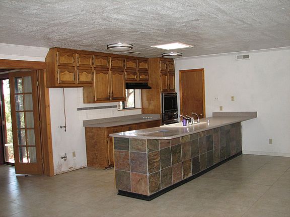 Large Spacious Kitchen