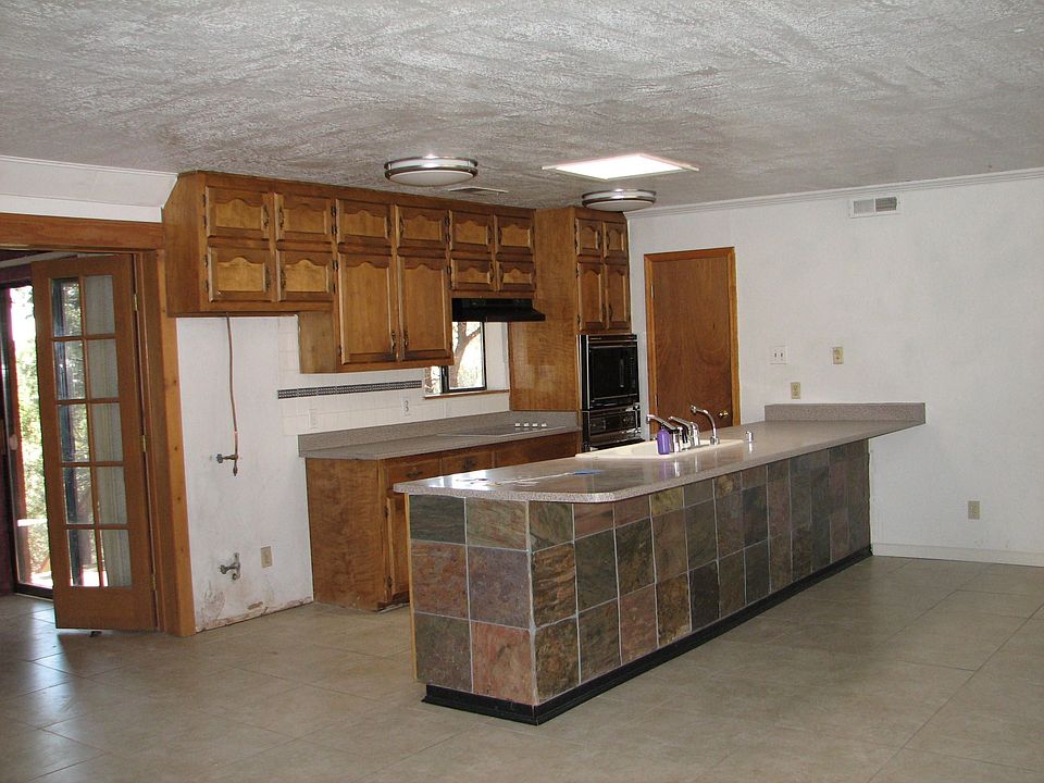 Large Spacious Kitchen