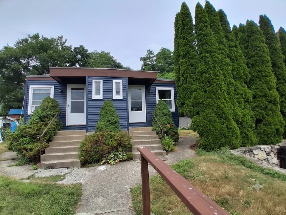 257 June St