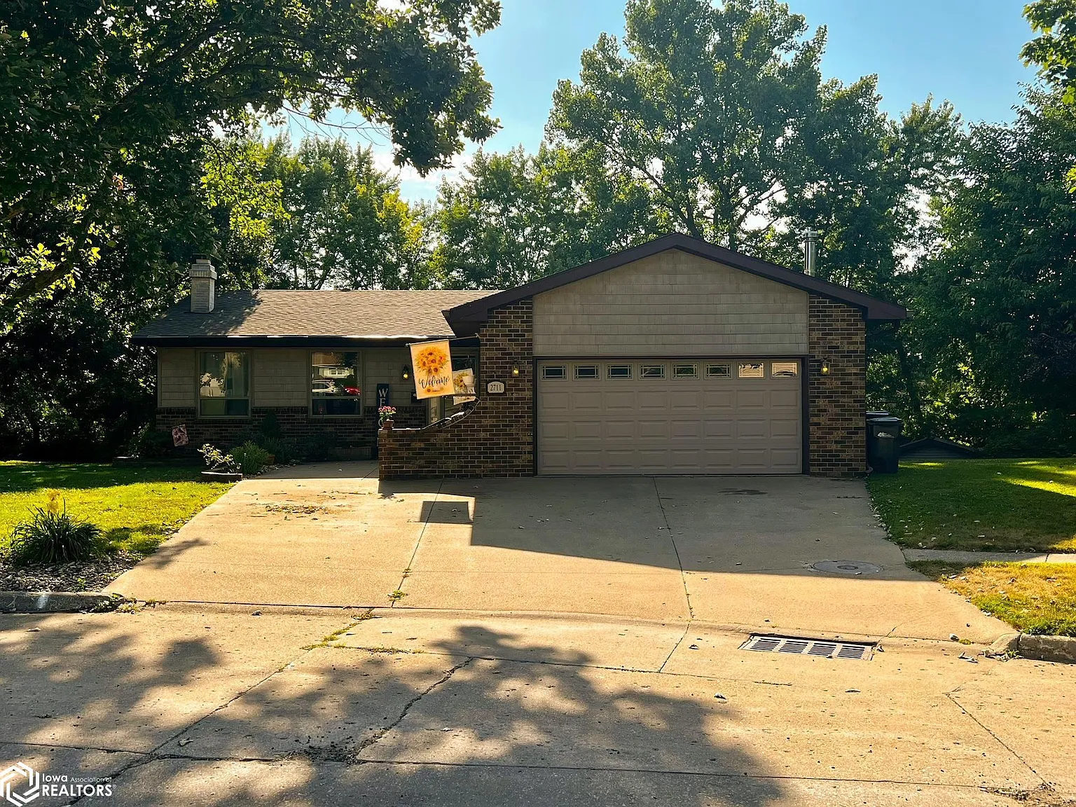 2711 Amelia St photo 1