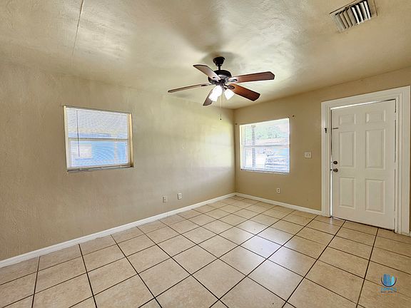 3rd image of 1039 Pineview Pl