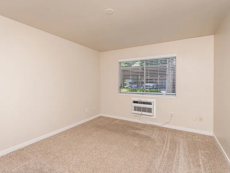 Riverbend Apartments — Photo 70