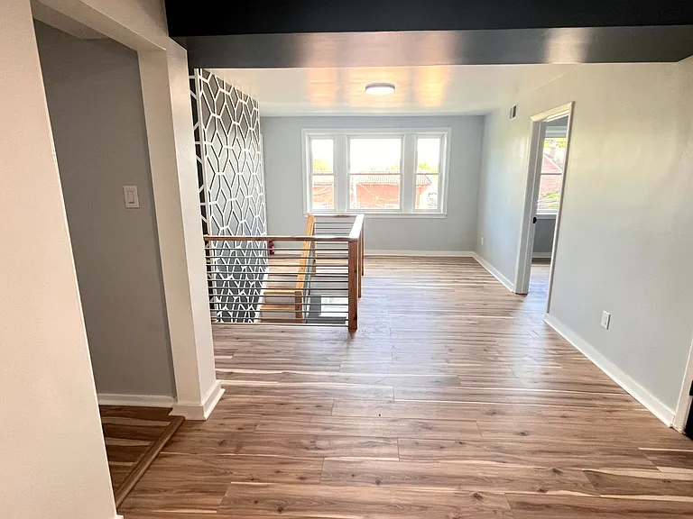 5737 Hobart St #1 — Photo 23