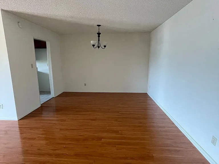 718 N Monterey St — Photo 24