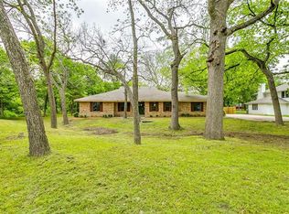 103 Forest Brook St, Oak Leaf, TX 75154