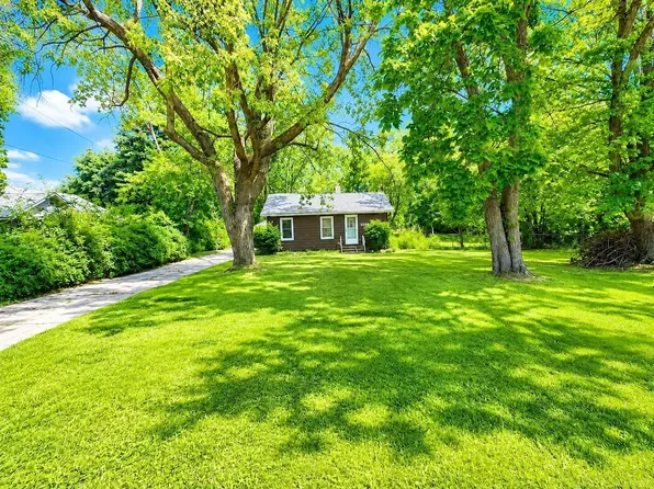 2100 Pompey St, Waterford, MI 48327