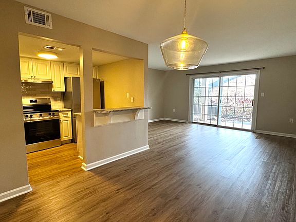4th image of 925 Cleveland St Unit 33