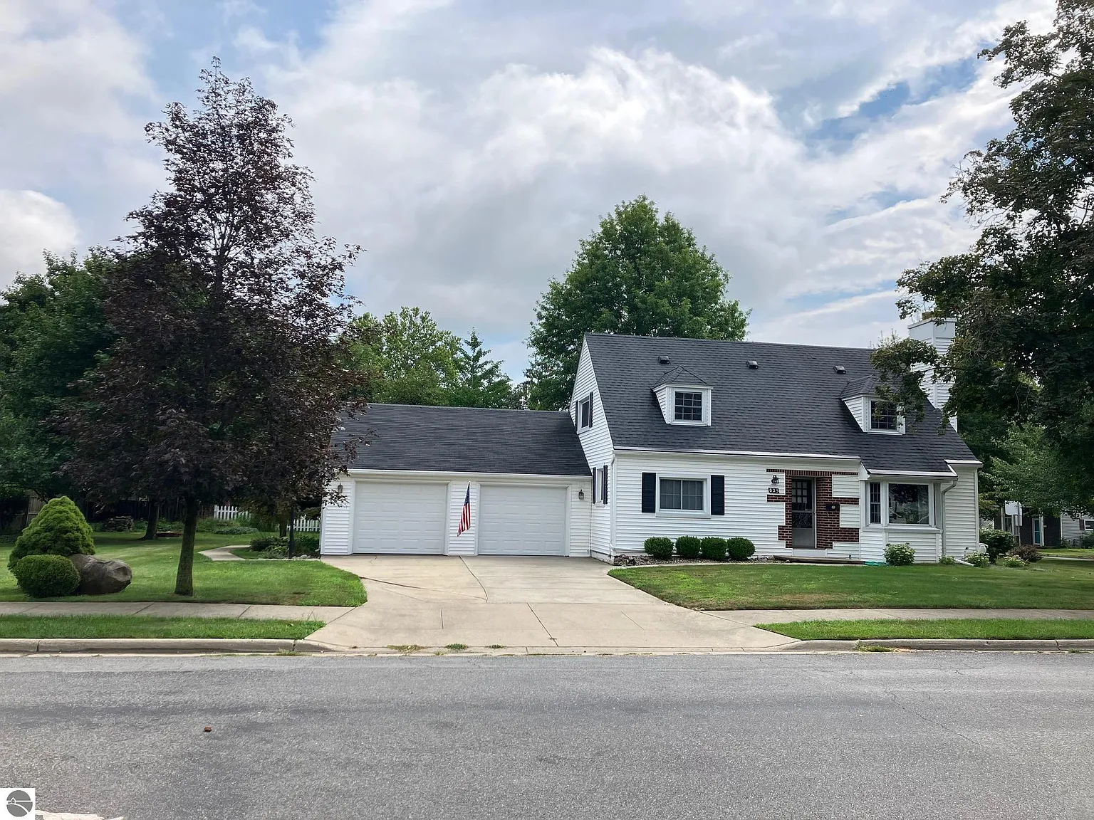825 S Park St photo 1