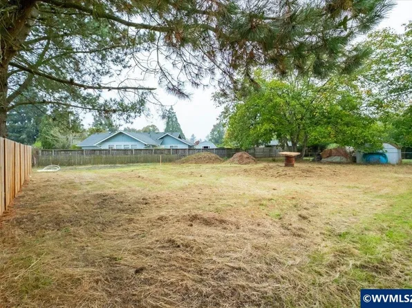 211 Cleveland St, Lebanon, OR 97355
