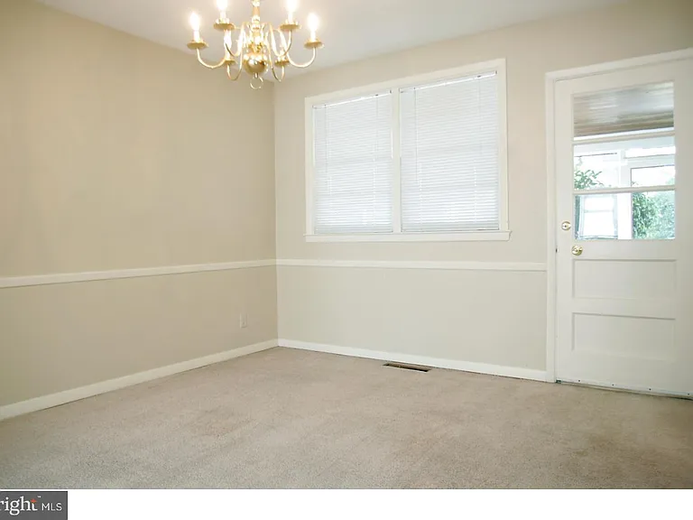 17 Wayne Dr — Photo 4