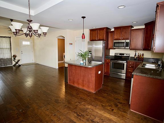 3rd image of 9 Wingbrook Ct