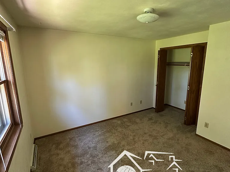 1002-1008 Oxford Drive - 4 — Photo 7