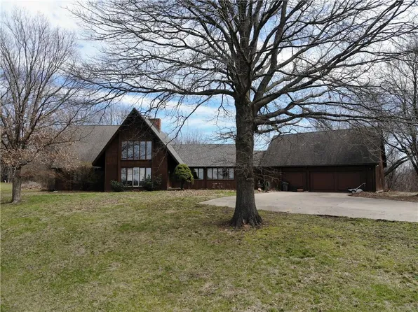 9955 NW Windover Ln, Kansas City, MO 64153