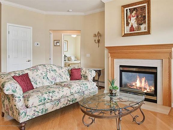 4th image of 50 Deerchase Ln #1001