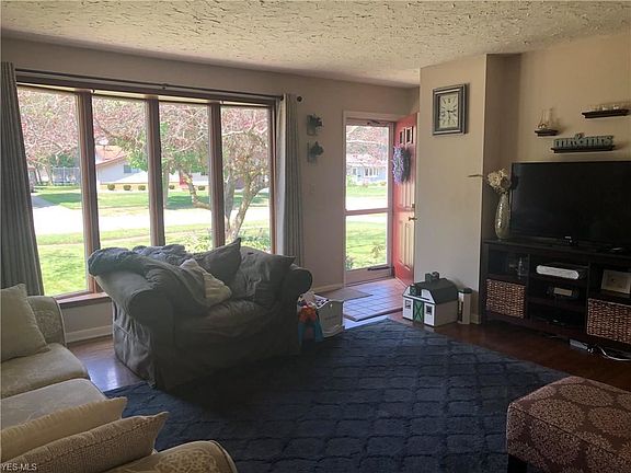 4th image of 26937 Eastwood Ln