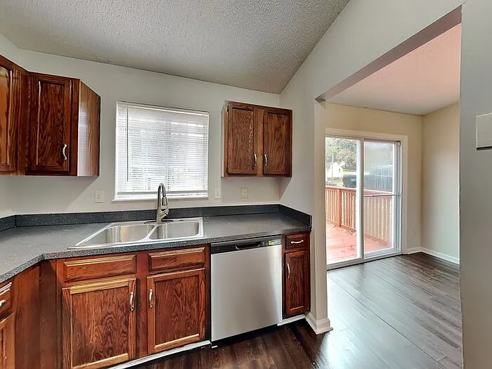 3025 Oneida Rd — Photo 5