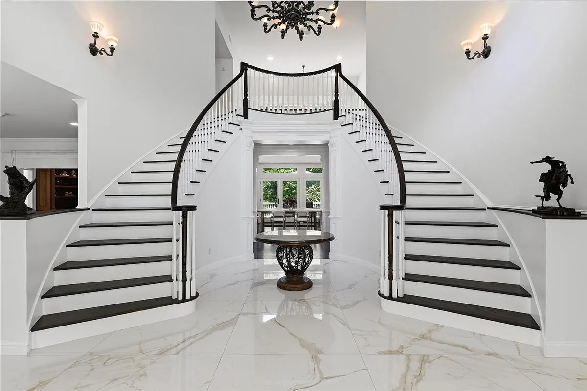 5 bed, 5.5 bath, 7607 sqft, $21,500 — Photo 3