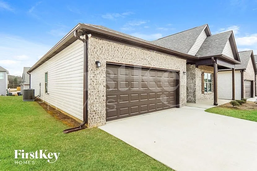 3 bed, 2.0 bath, 1503 sqft, $1,420 — Photo 2