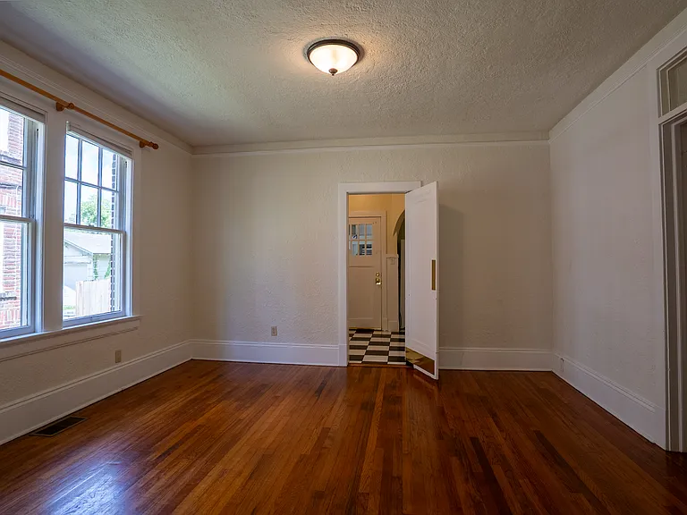 2733 Herschel St #1 — Photo 4