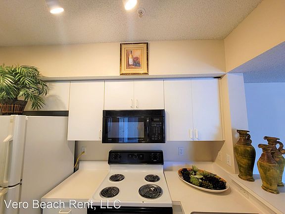 5th image of 1610 N 42nd Cir APT 309