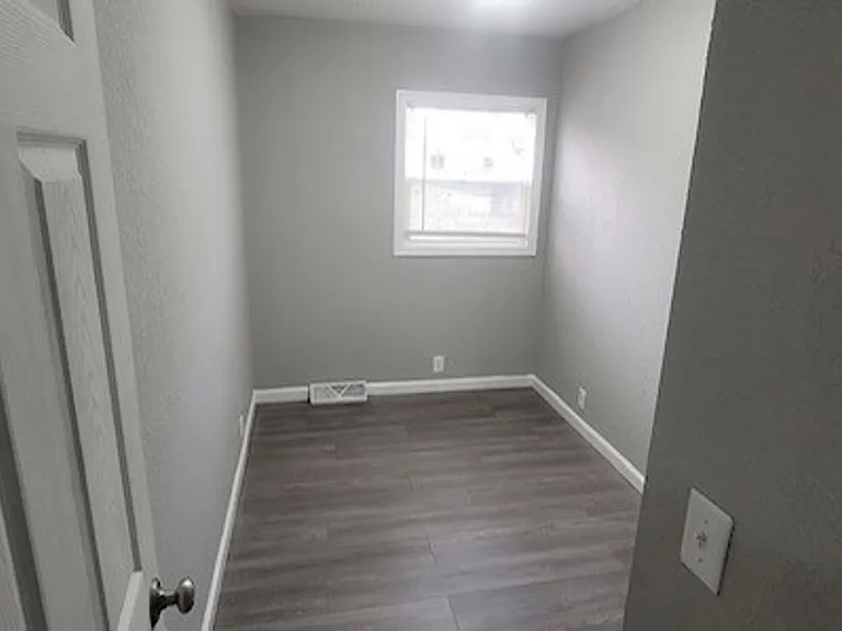 719A E Sangamon Ave — Photo 6