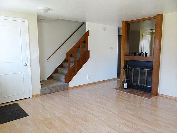 3rd image of 1093 W Cecil St