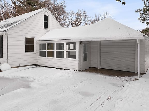 3rd image of 2856 Cheney Ave NE