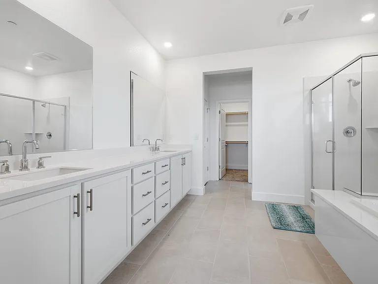 2681 Dashwood St — Photo 29