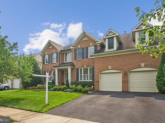 3rd image of 10919 Lamplighter Ln