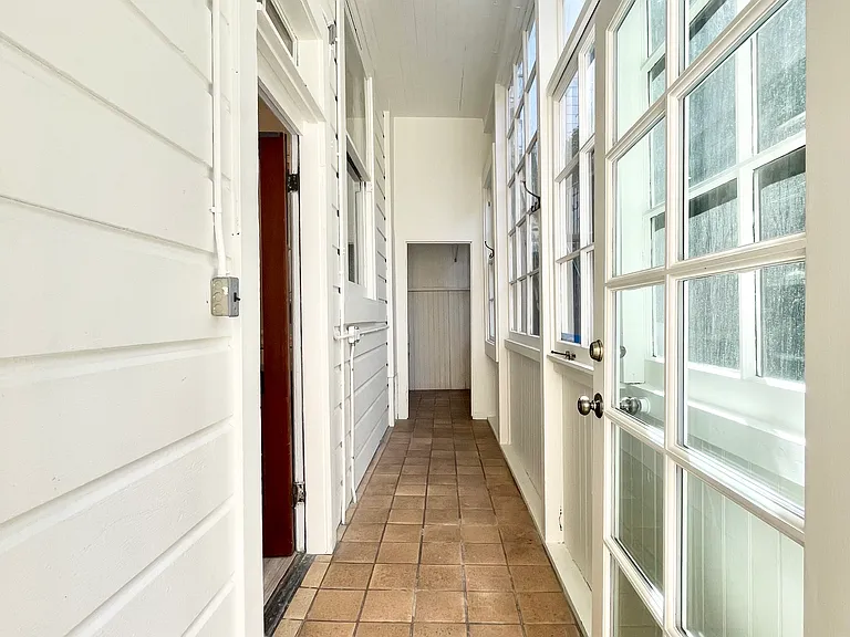 885 Waller St — Photo 21