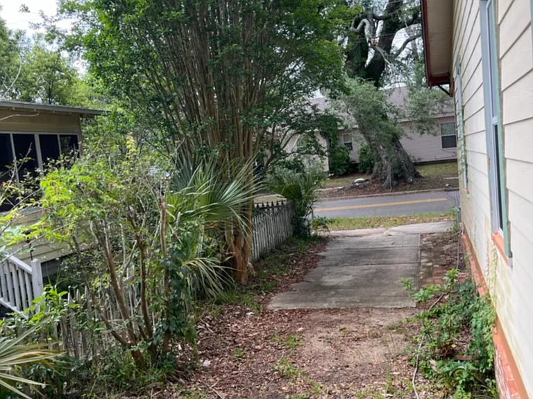 307 E La Rua St — Photo 7