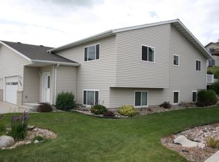 2305 Pointe Loop, Bismarck, ND 58503