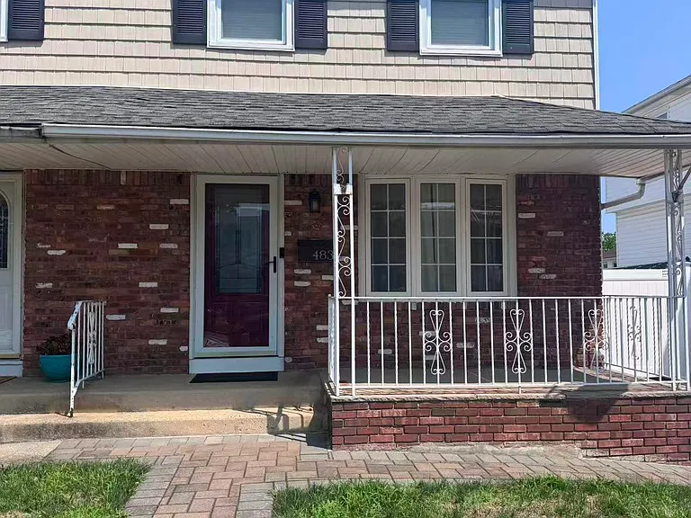 483 Barlow Ave — Photo 1