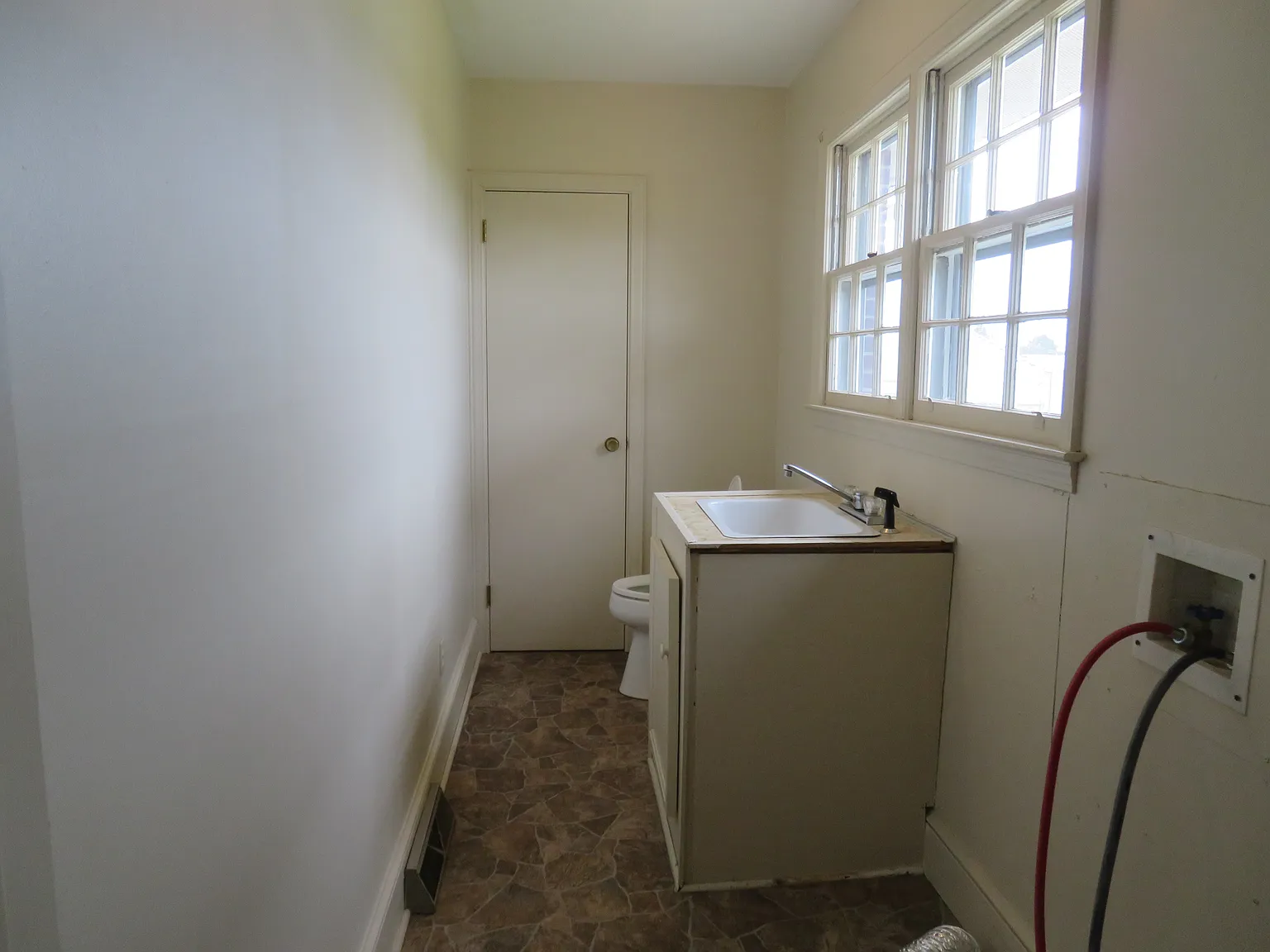 3 bed, 1.5 bath, 1702 sqft, $1,700 — Photo 4