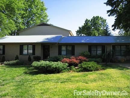 Summer Picture of the House : There are many Japanese Maples in the yard and many ornamental perenni