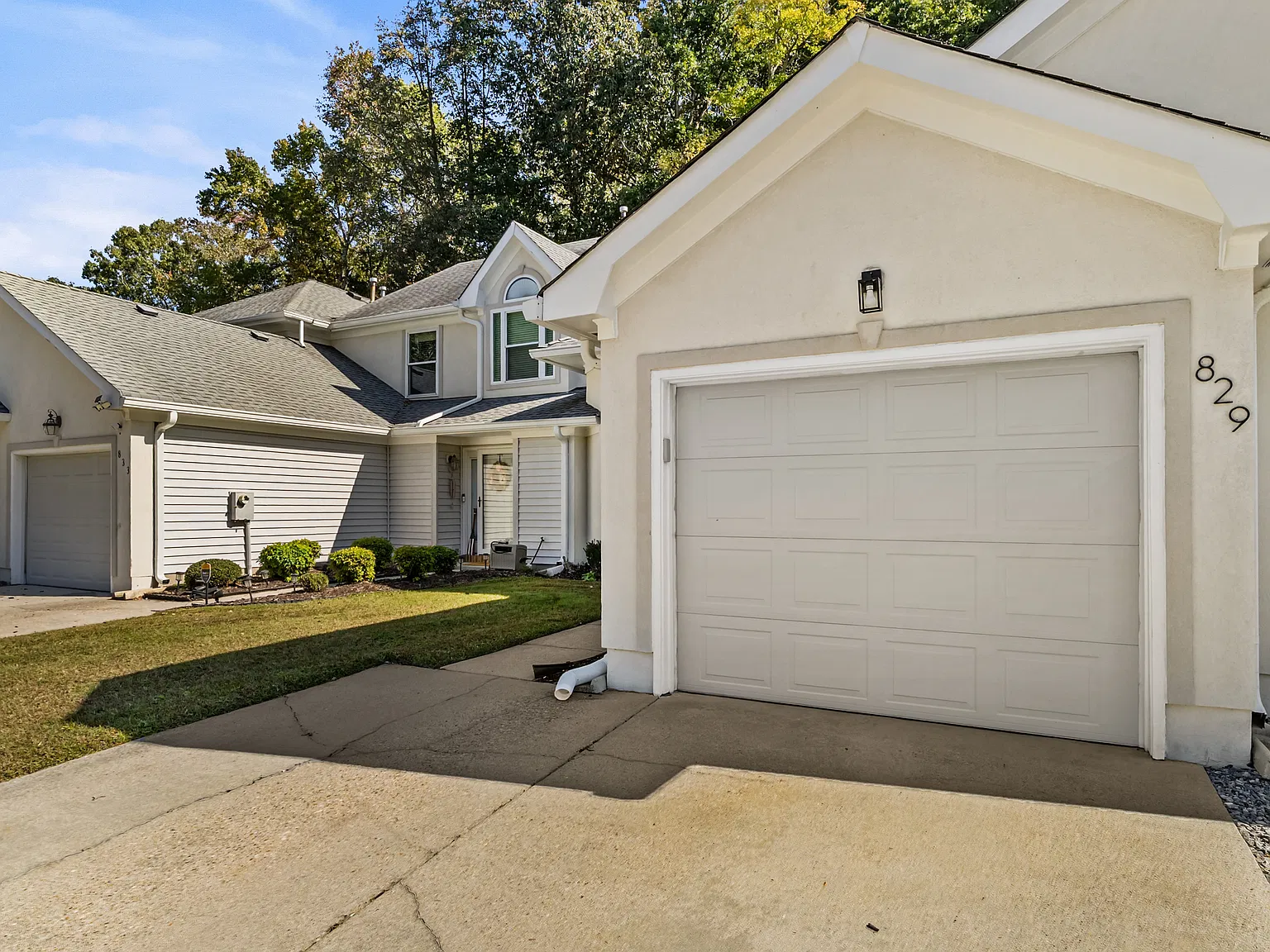 CZ829 Royal Grove Court - 1 — Photo 2