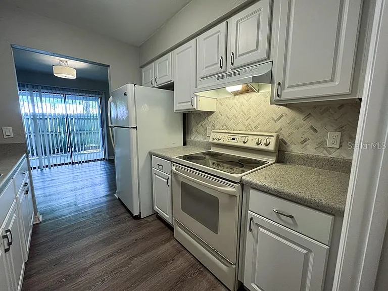 7420 SW 42nd Pl #D — Photo 8