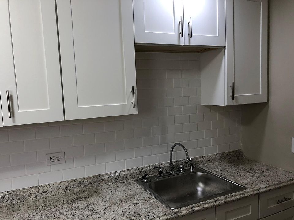 1st image of 1607 W Ayres Ave