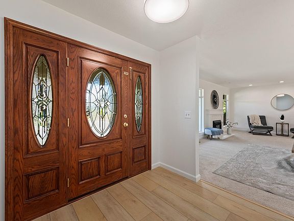 3rd image of 114 Valley Oaks Drive