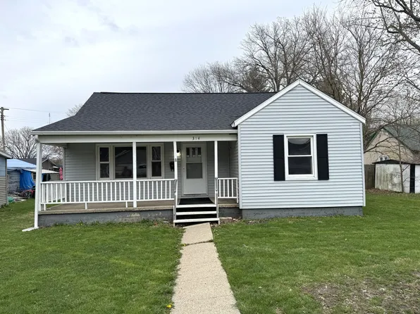 314 S Elm St, Arthur, IL 61911