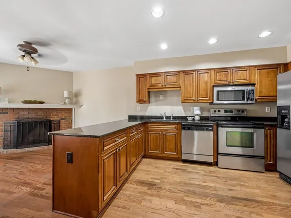 1685 Regents Park Dr #B, Memphis, TN 38104