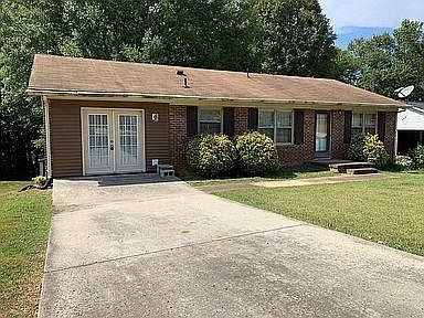 3rd image of 414 Valley Dr