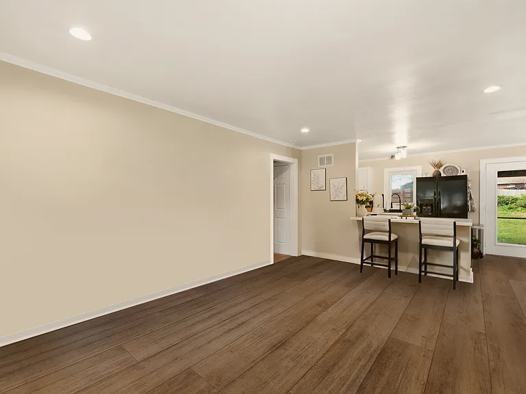 846 N El Paso Dr — Photo 3