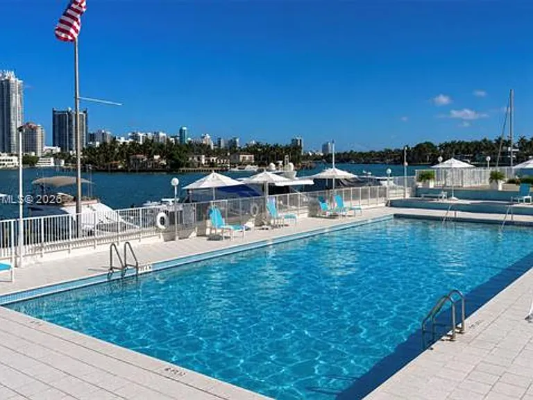 900 Bay Dr #424 — Photo 30