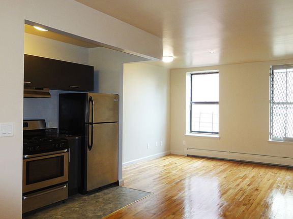 3rd image of 1664 Park Ave APT 2C