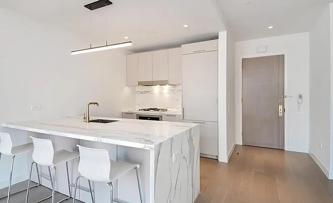 Rented by R New York | media 10