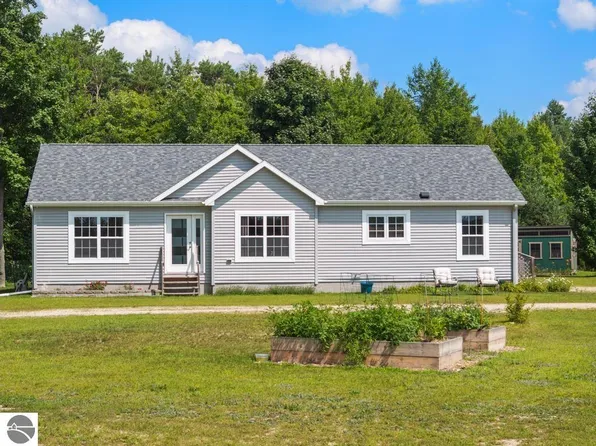 7533 Maple Ave, Mancelona, MI 49659
