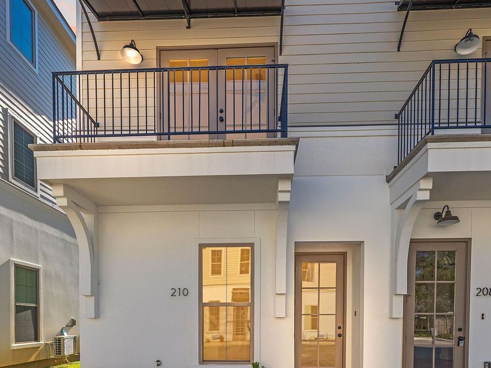 1st image of 210 Steiner Oaks