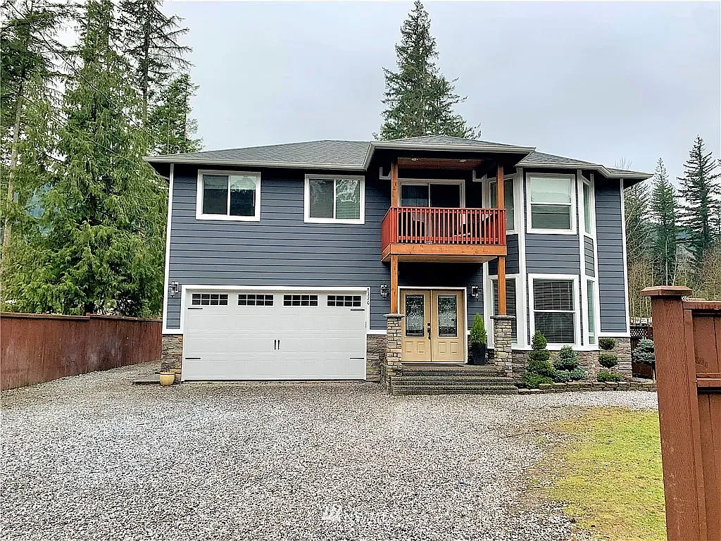 4 bed, 1941 sqft, $2,800 — Photo 1