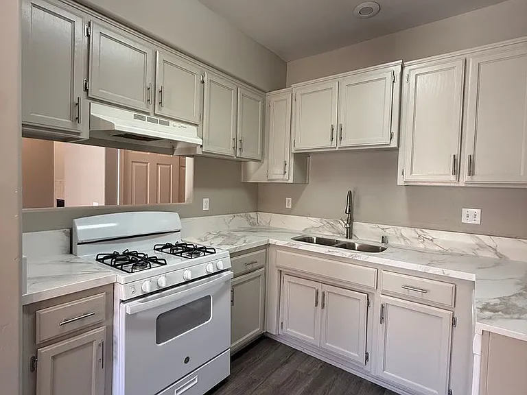 Yellow Meadow Ct 548 — Photo 11